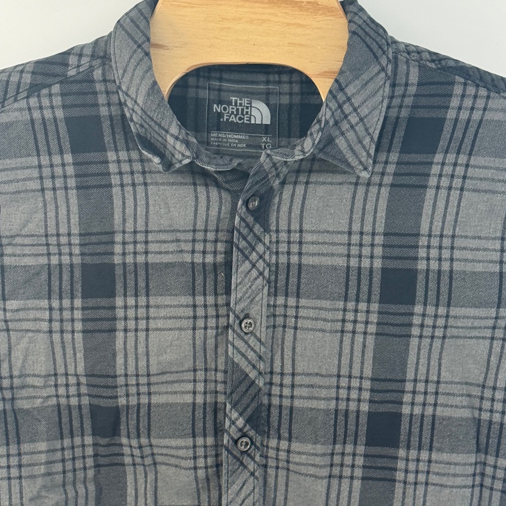 The North Face Mens XL Gray Black Plaid Button Up Shirt NF0A2TCZ Cotton Tekware